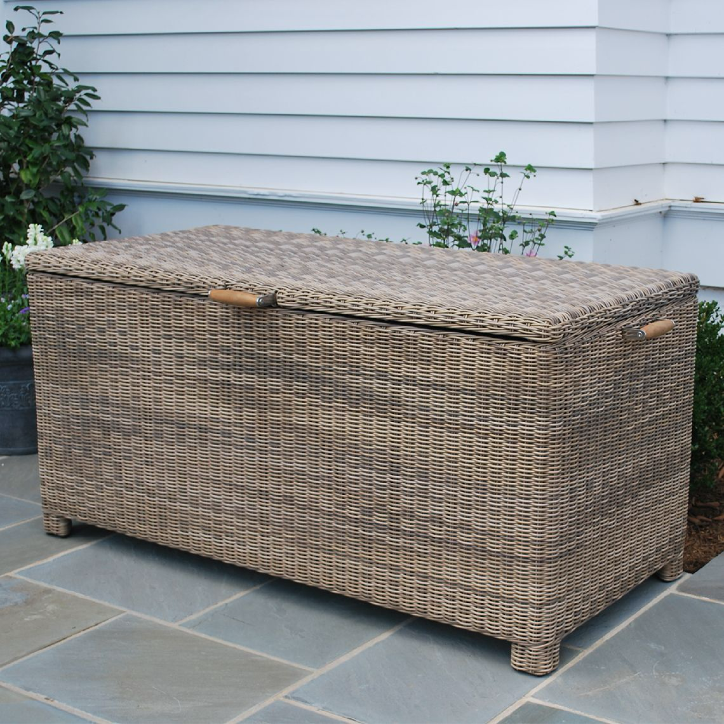 60" Sag Harbor Cushion Box