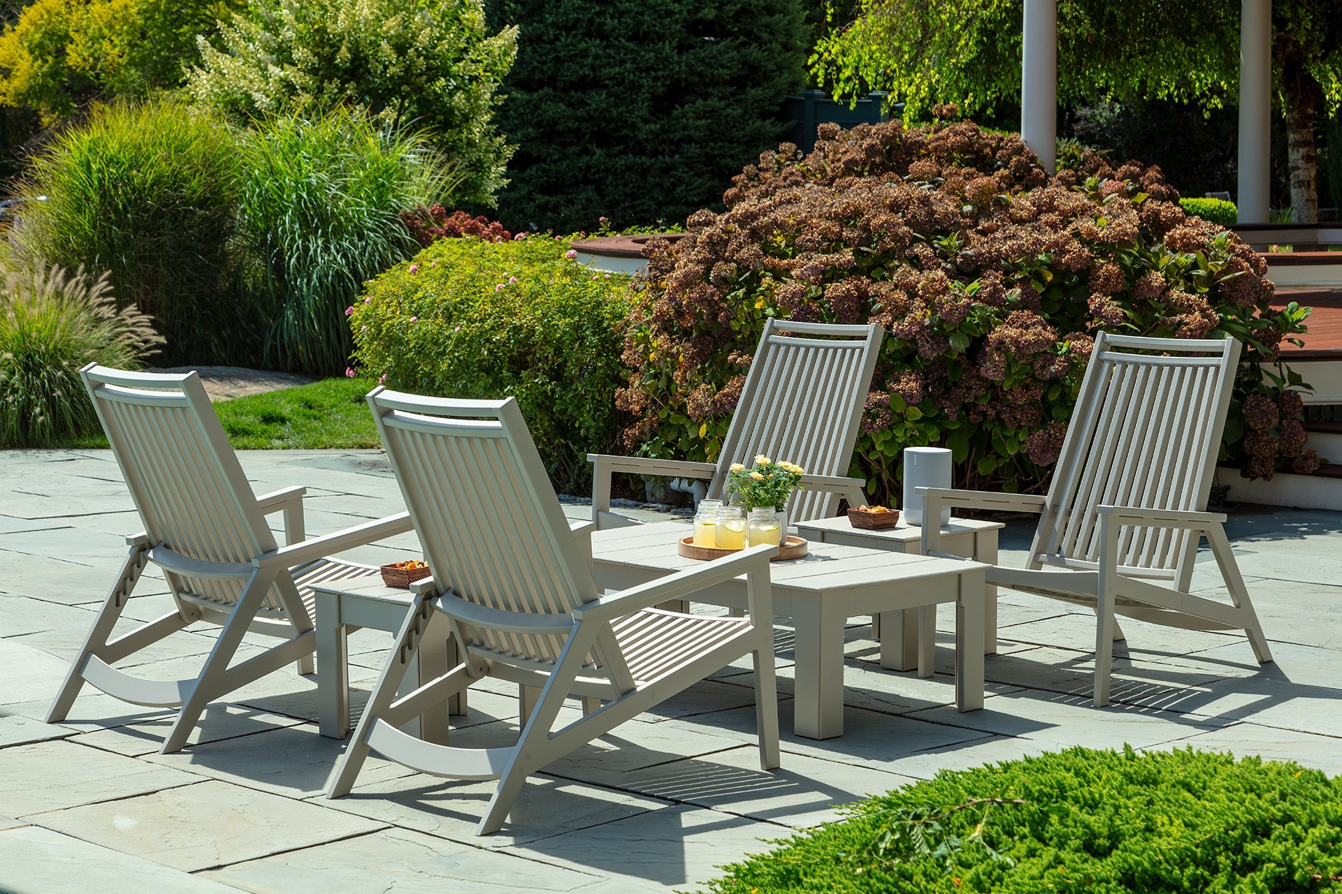 Seaside Casual SUR Table and Chairs