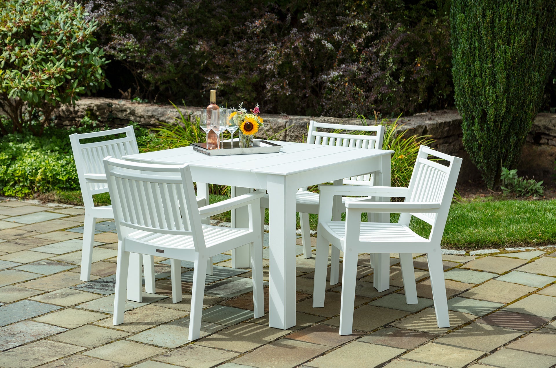Seaside Casual SUR Table and Chairs