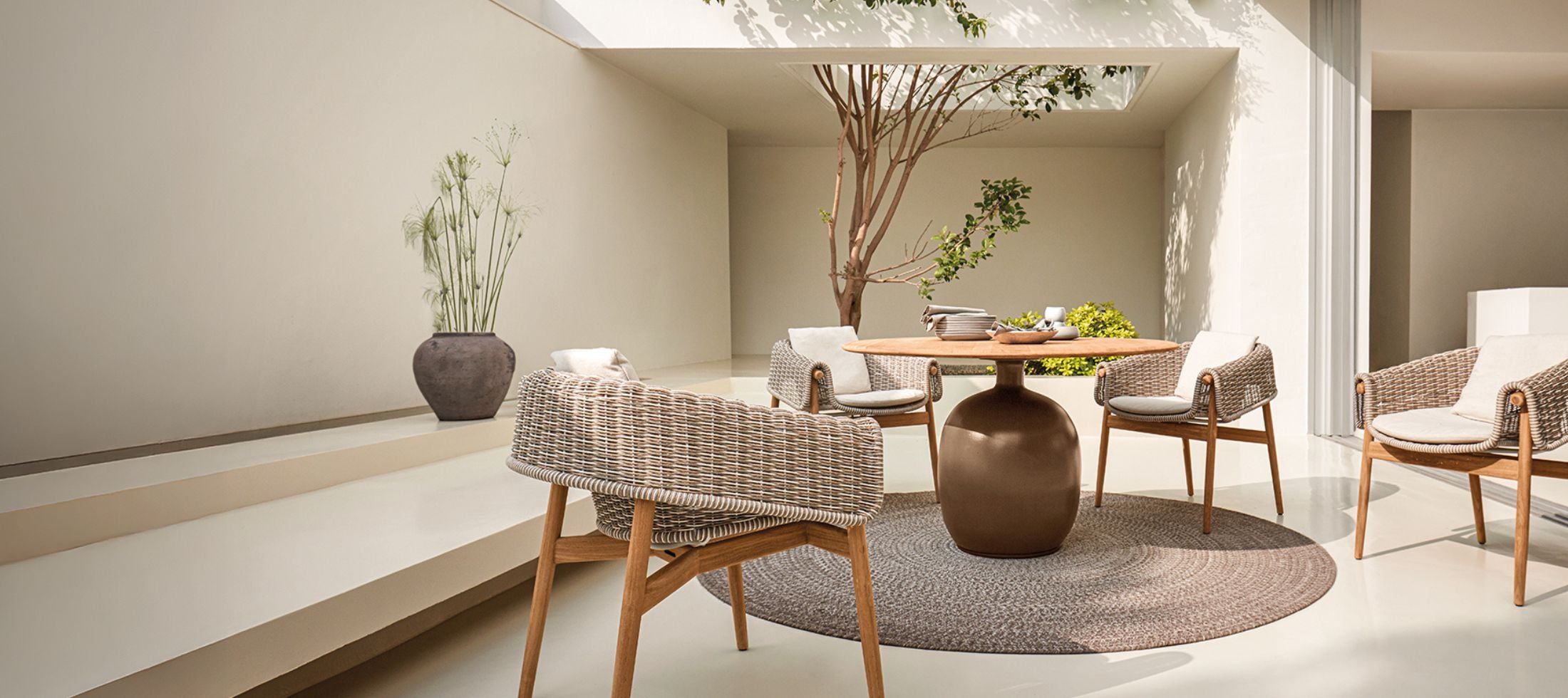 Gloster Wrap Dining Table and Chairs