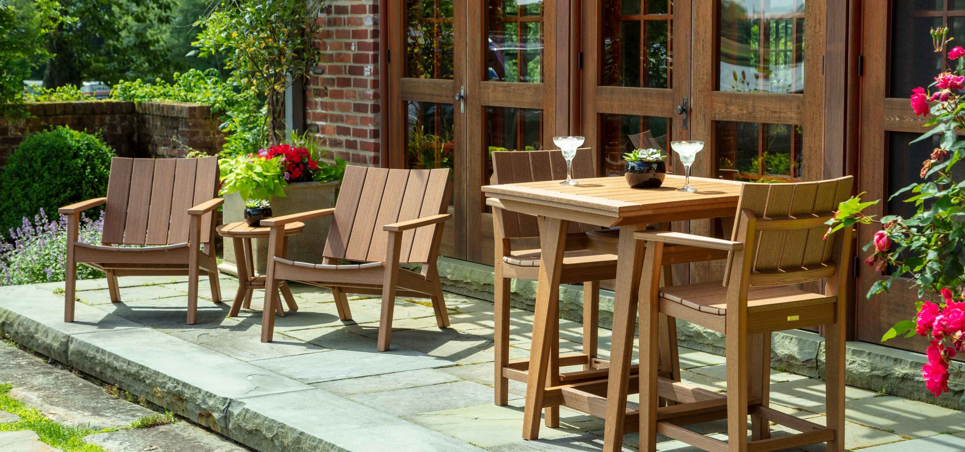 Seaside Casual MAD Table and Chairs